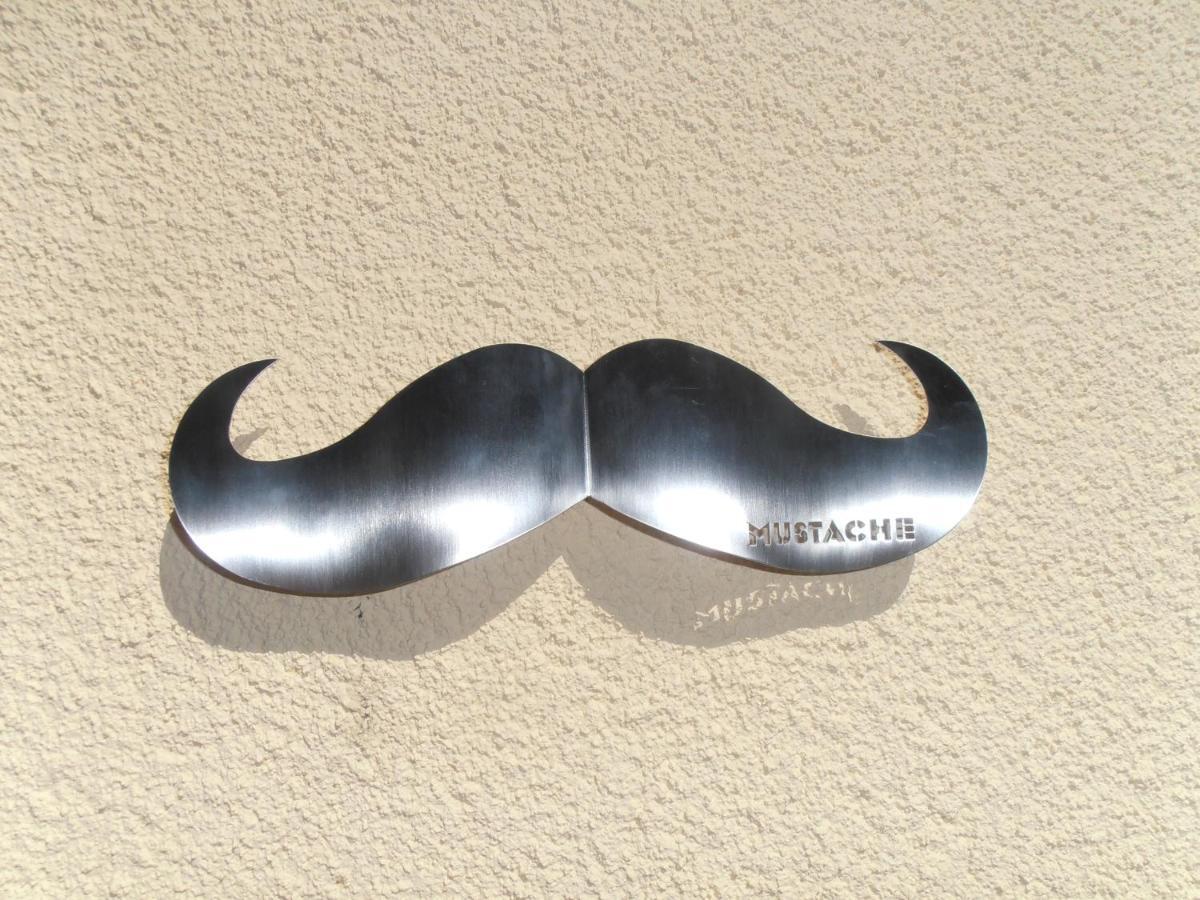 Mustache Studio Ourém Kültér fotó